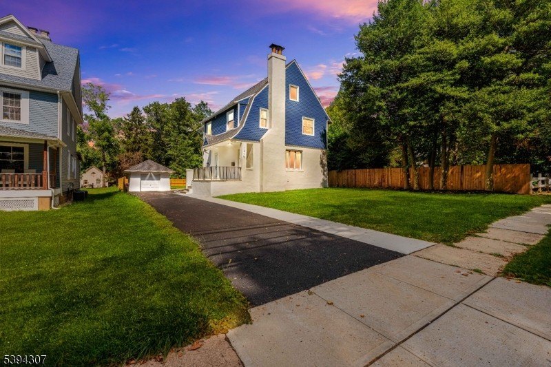 Currently Displayed Property Photo