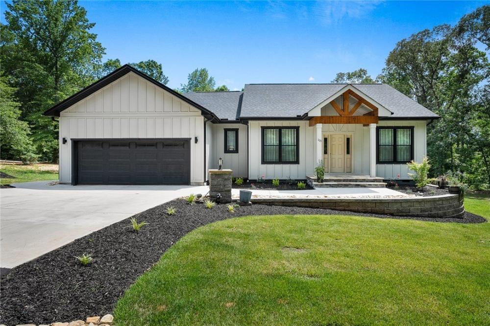 Currently Displayed Property Photo