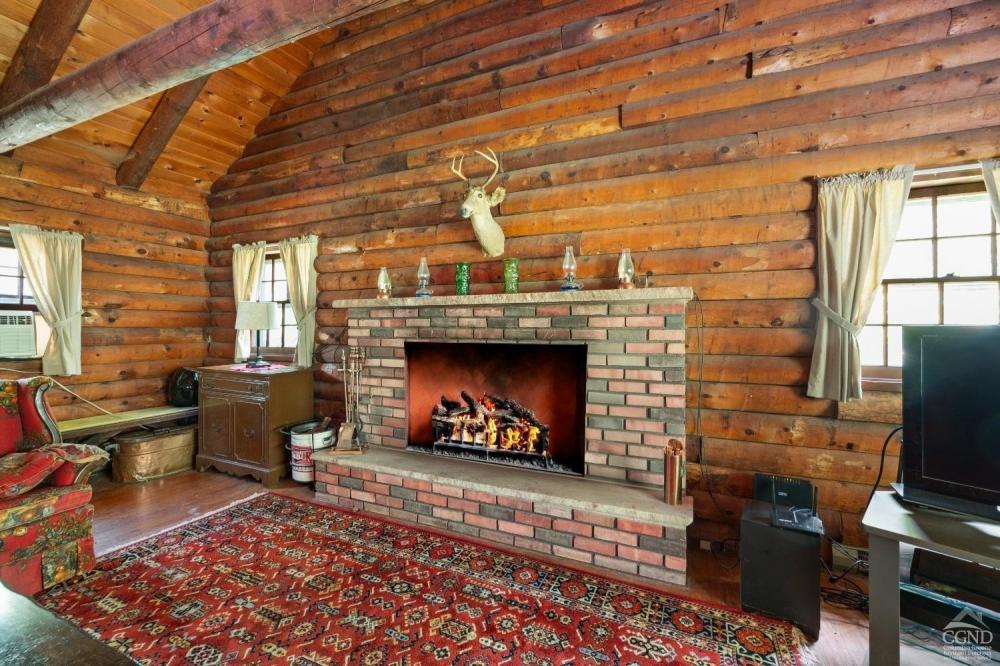 Currently Displayed Property Photo