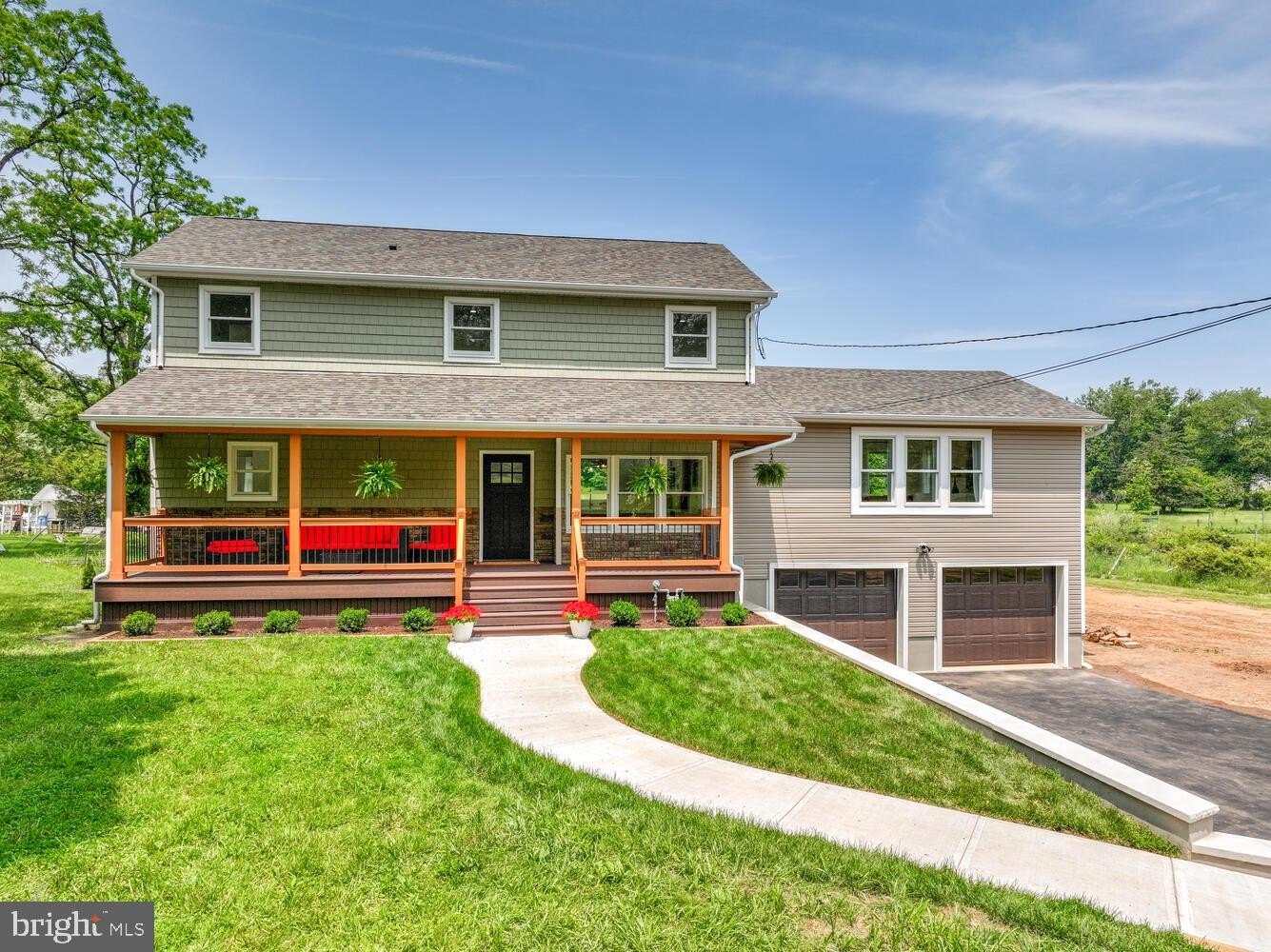 Currently Displayed Property Photo