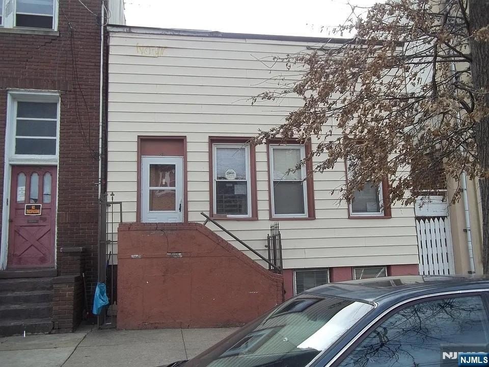 Currently Displayed Property Photo