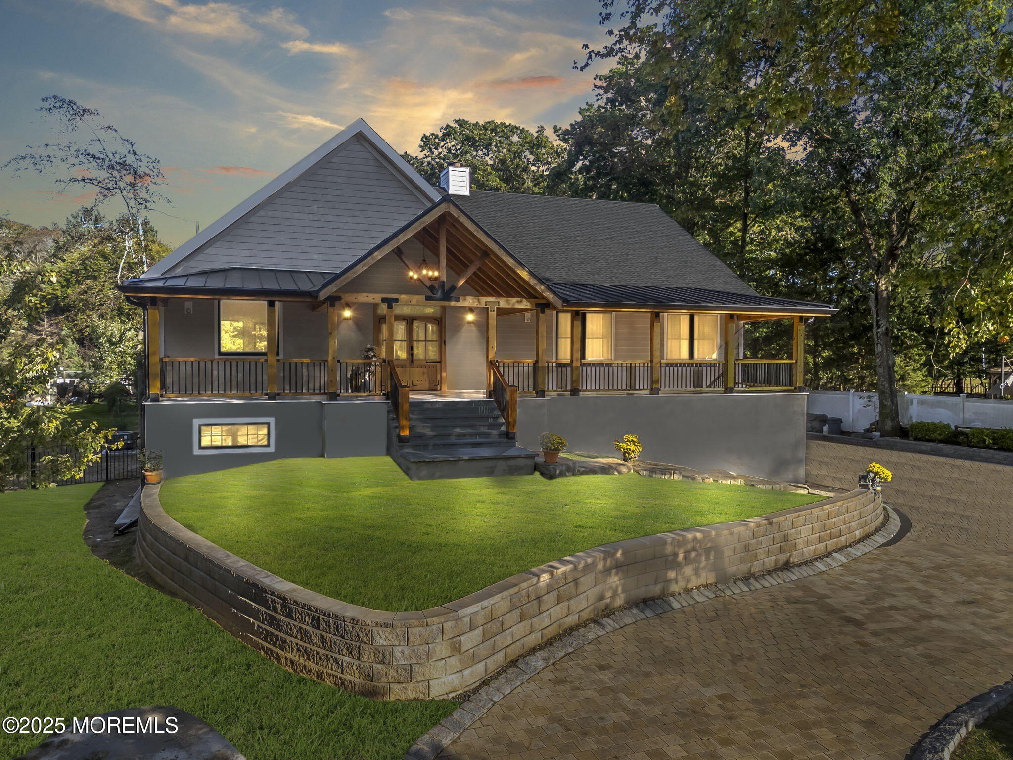 Currently Displayed Property Photo