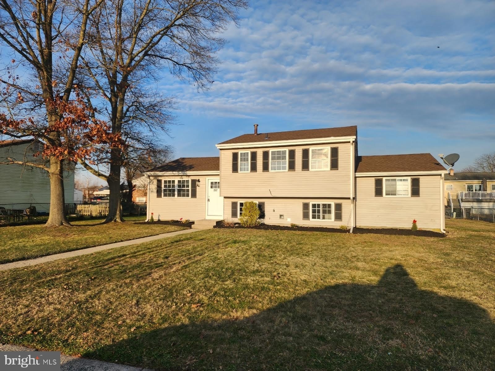 Currently Displayed Property Photo