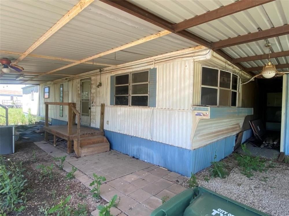 Currently Displayed Property Photo
