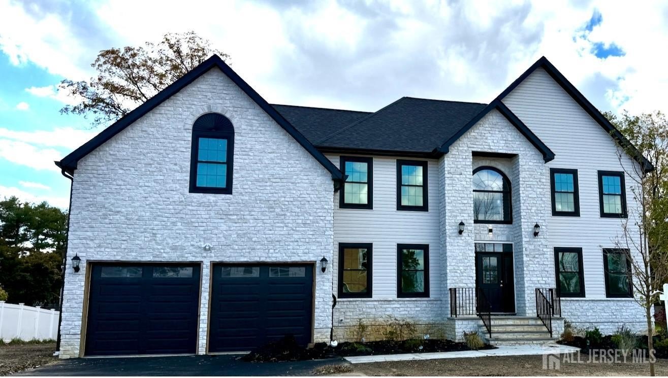 Currently Displayed Property Photo