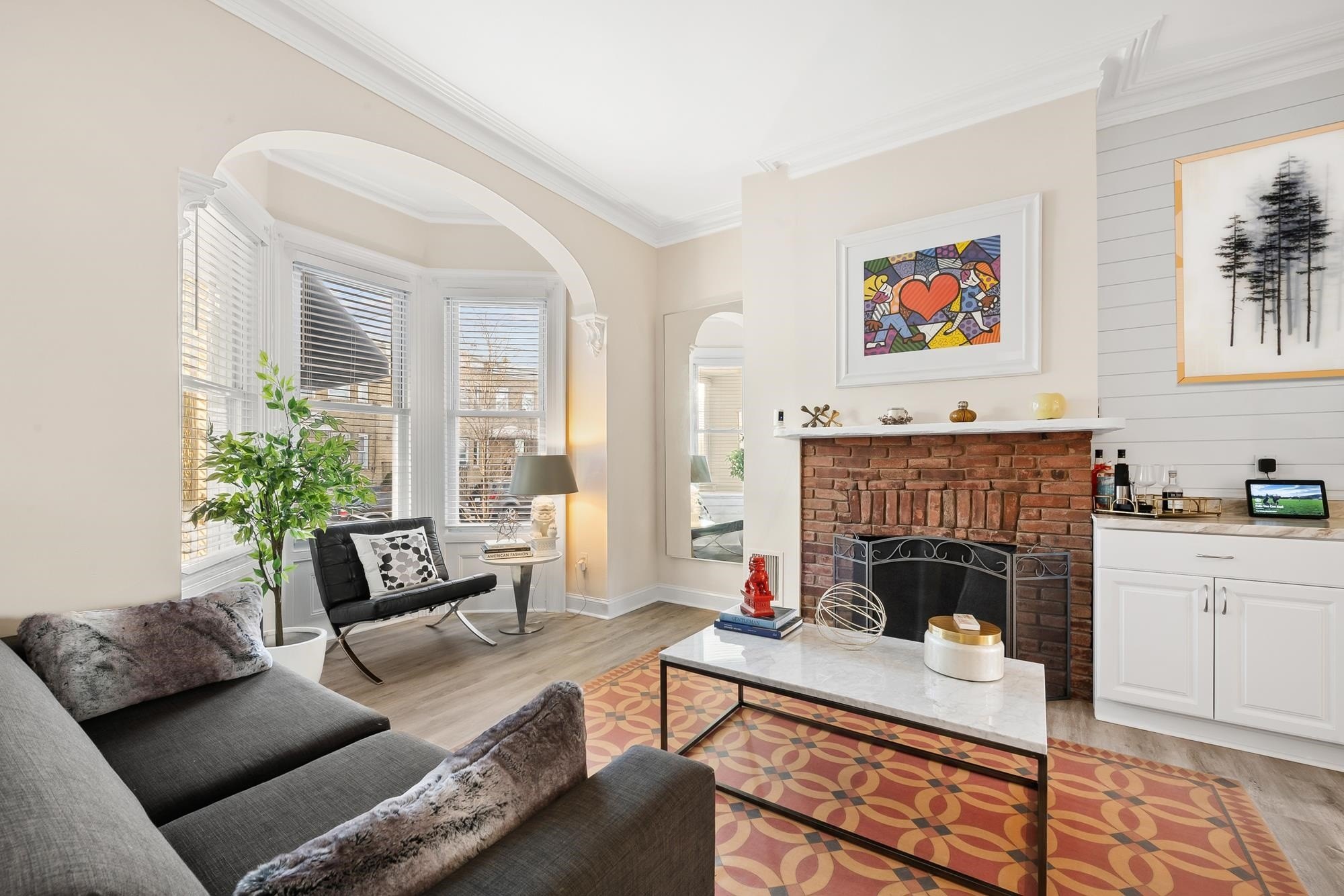 Currently Displayed Property Photo