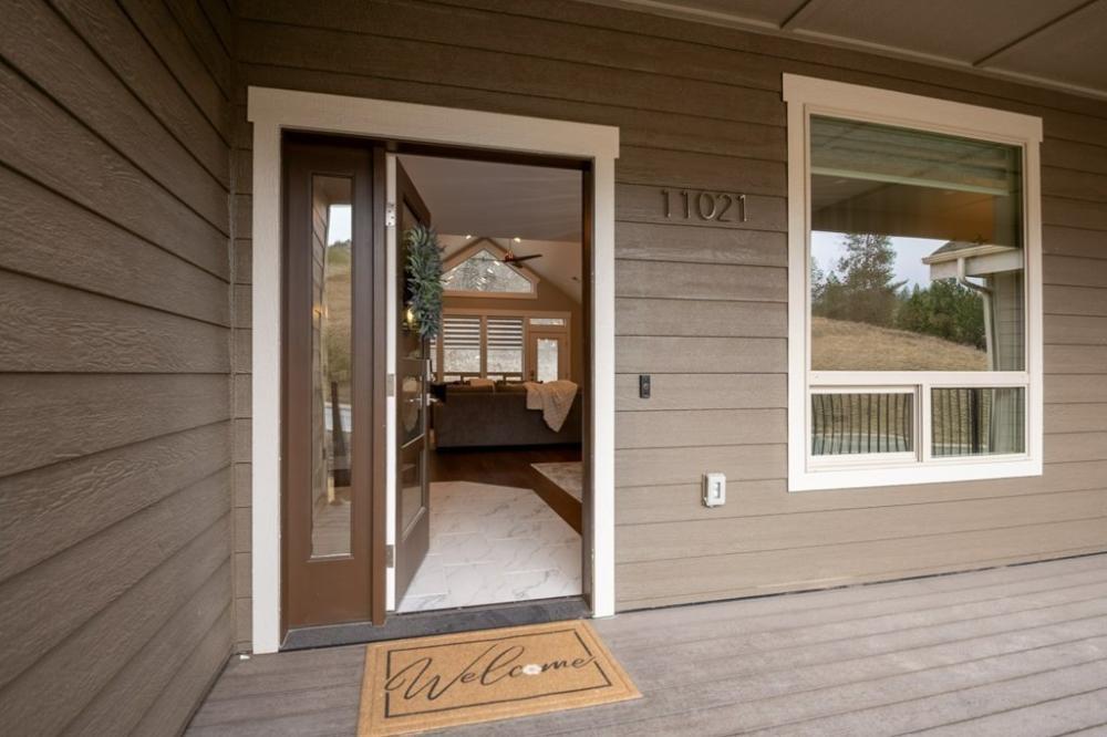 Currently Displayed Property Photo