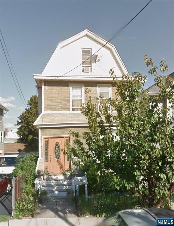 Currently Displayed Property Photo