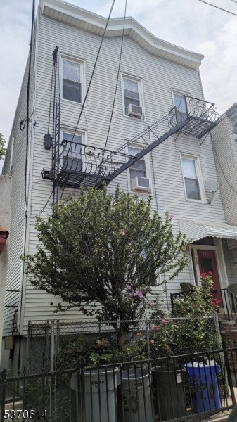 Currently Displayed Property Photo