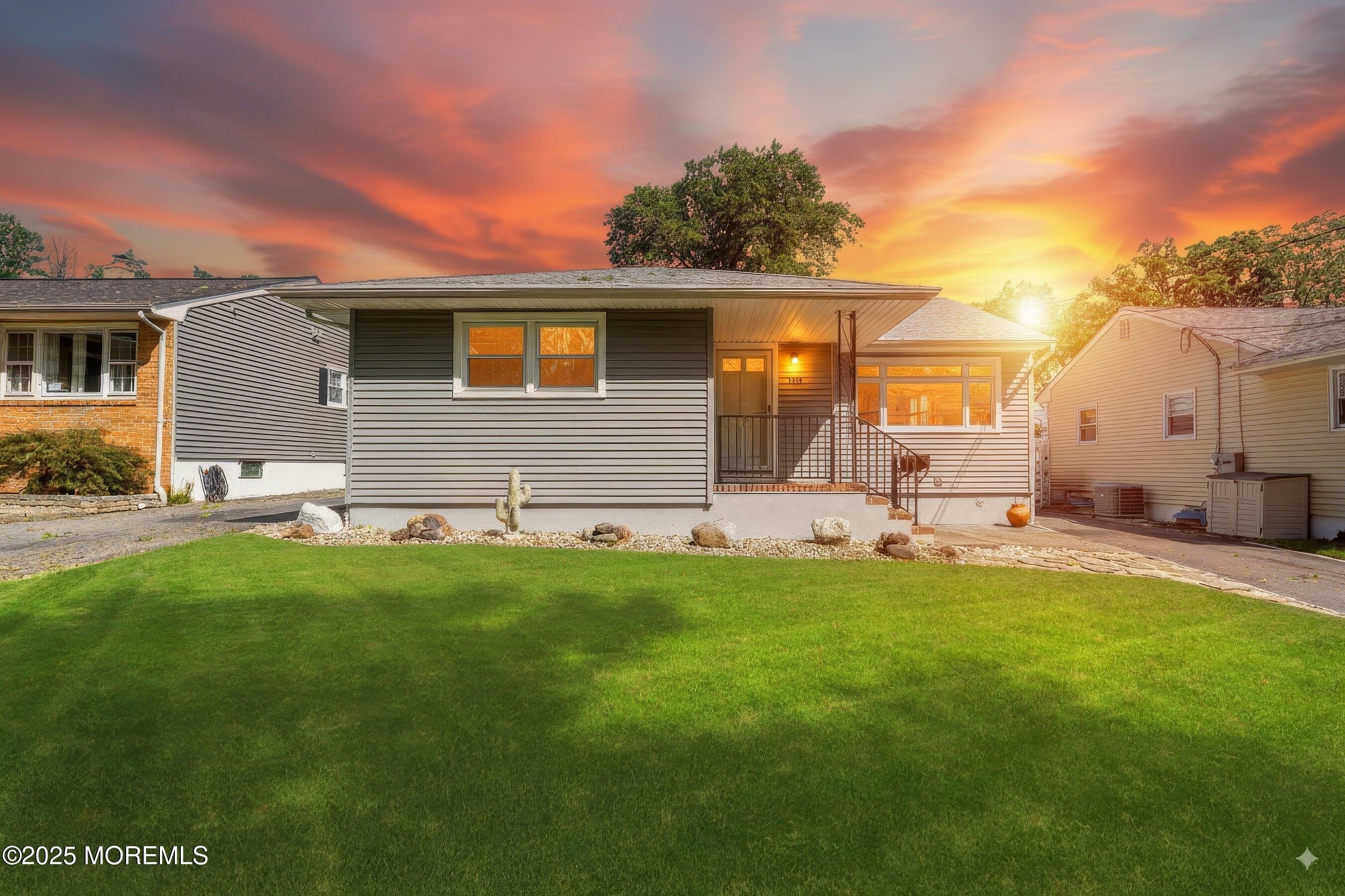 Currently Displayed Property Photo