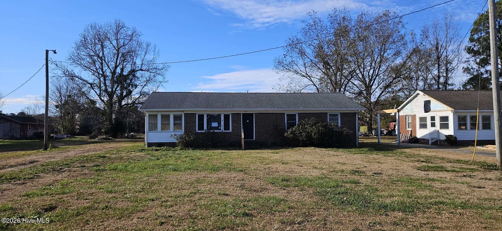 Currently Displayed Property Photo