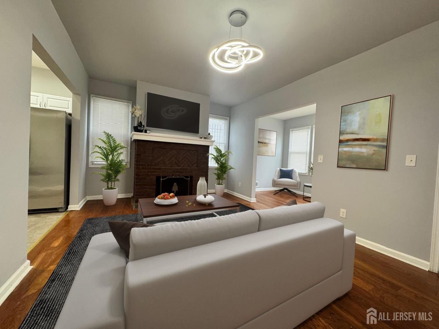 Currently Displayed Property Photo