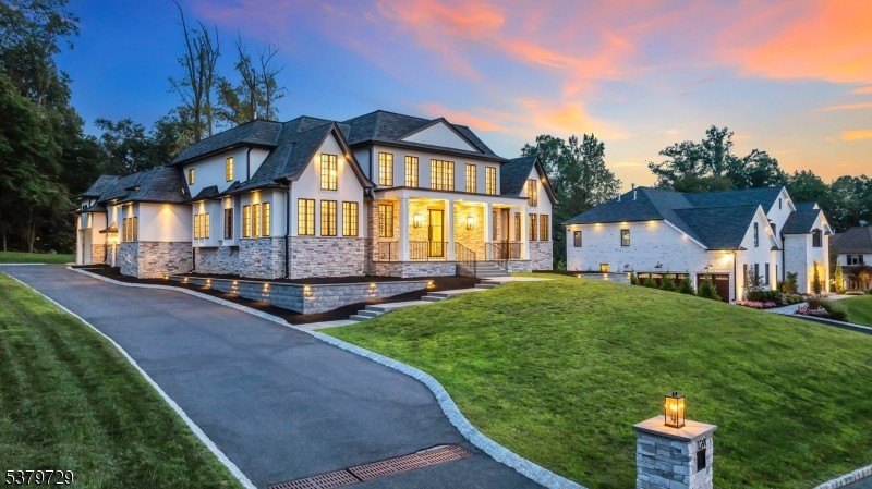 Currently Displayed Property Photo