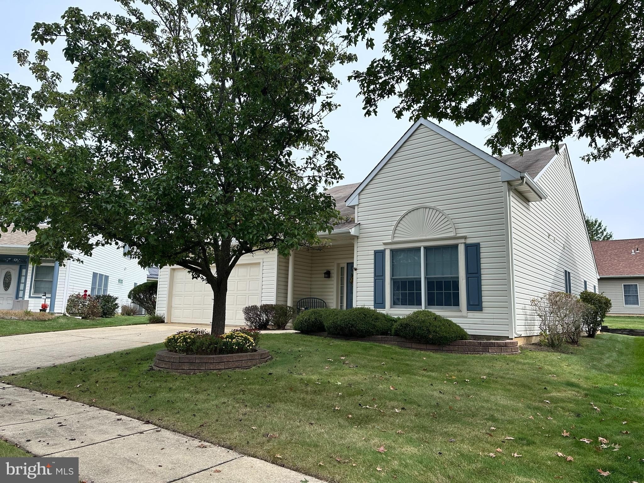 Currently Displayed Property Photo