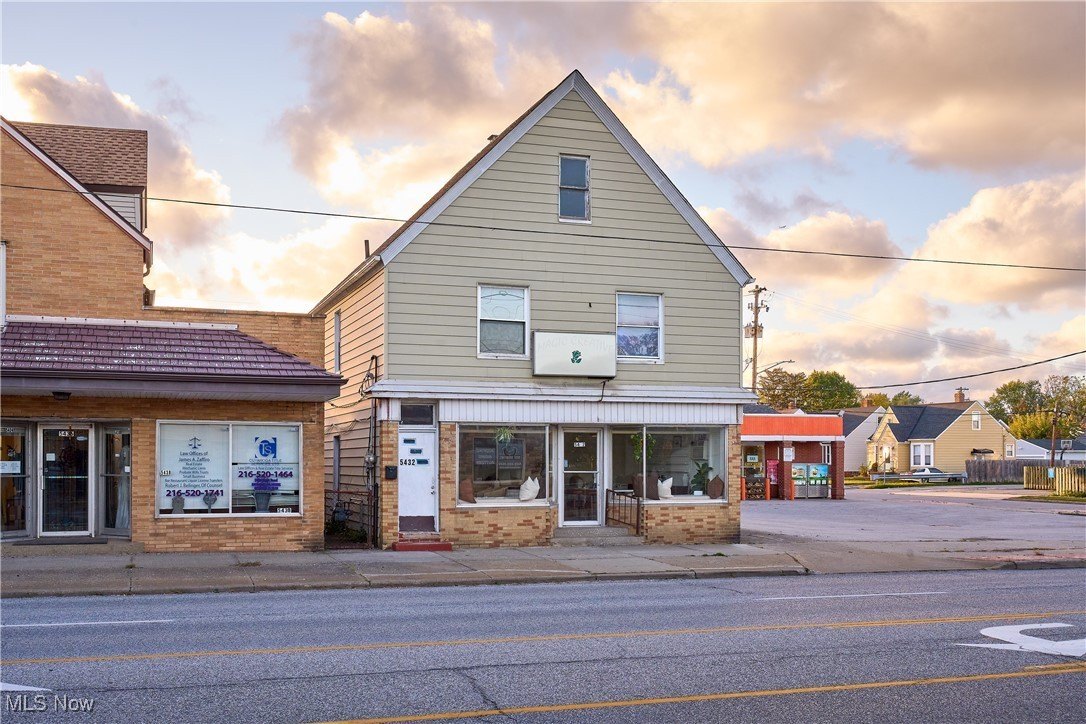 Currently Displayed Property Photo