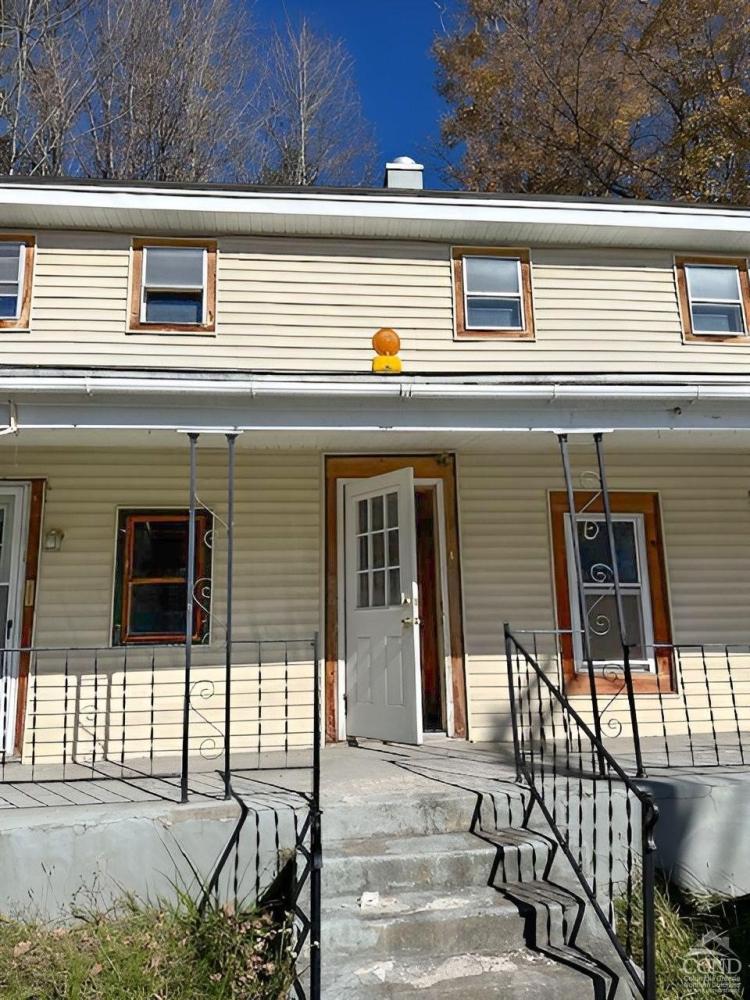 Currently Displayed Property Photo