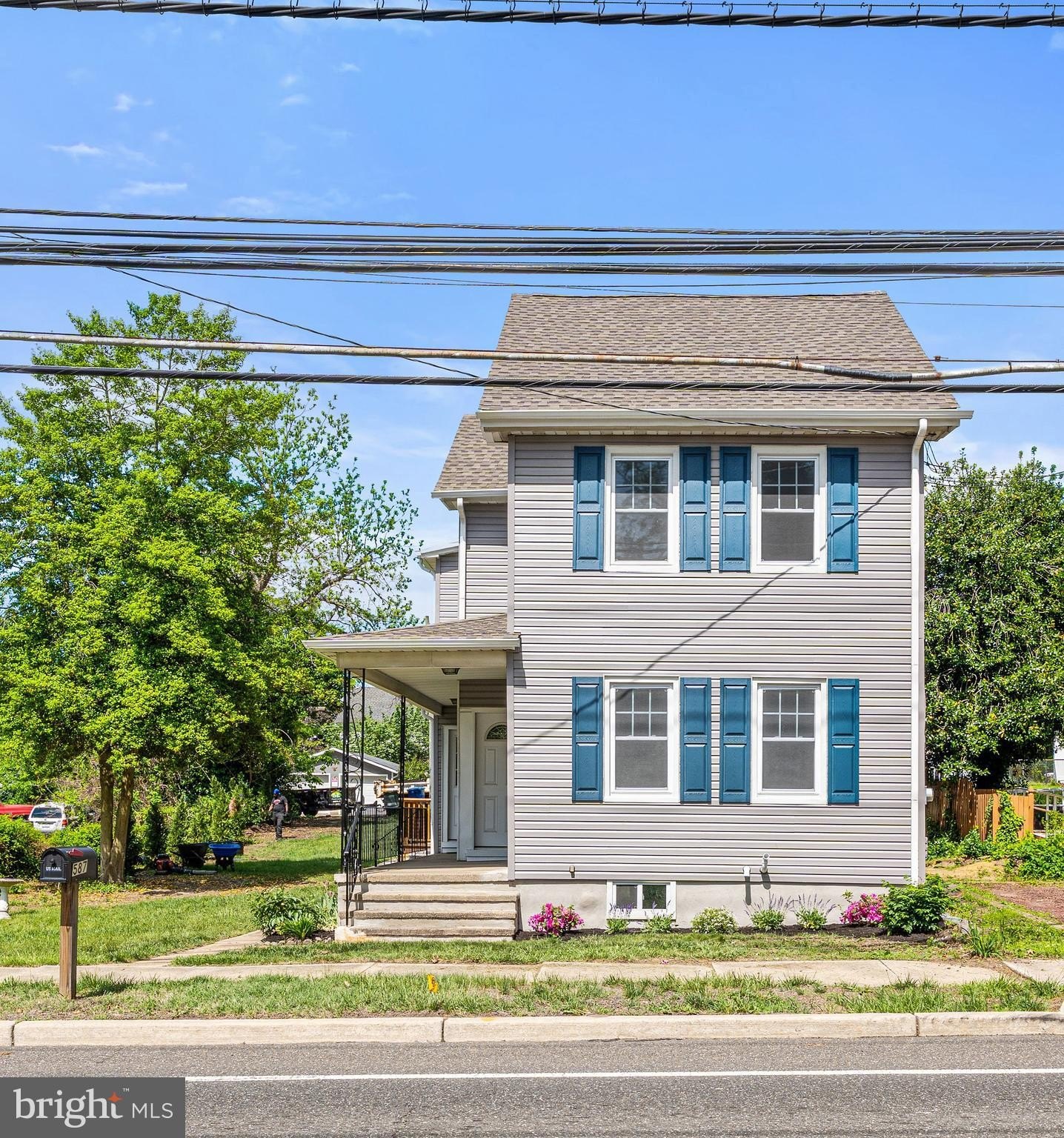 Currently Displayed Property Photo