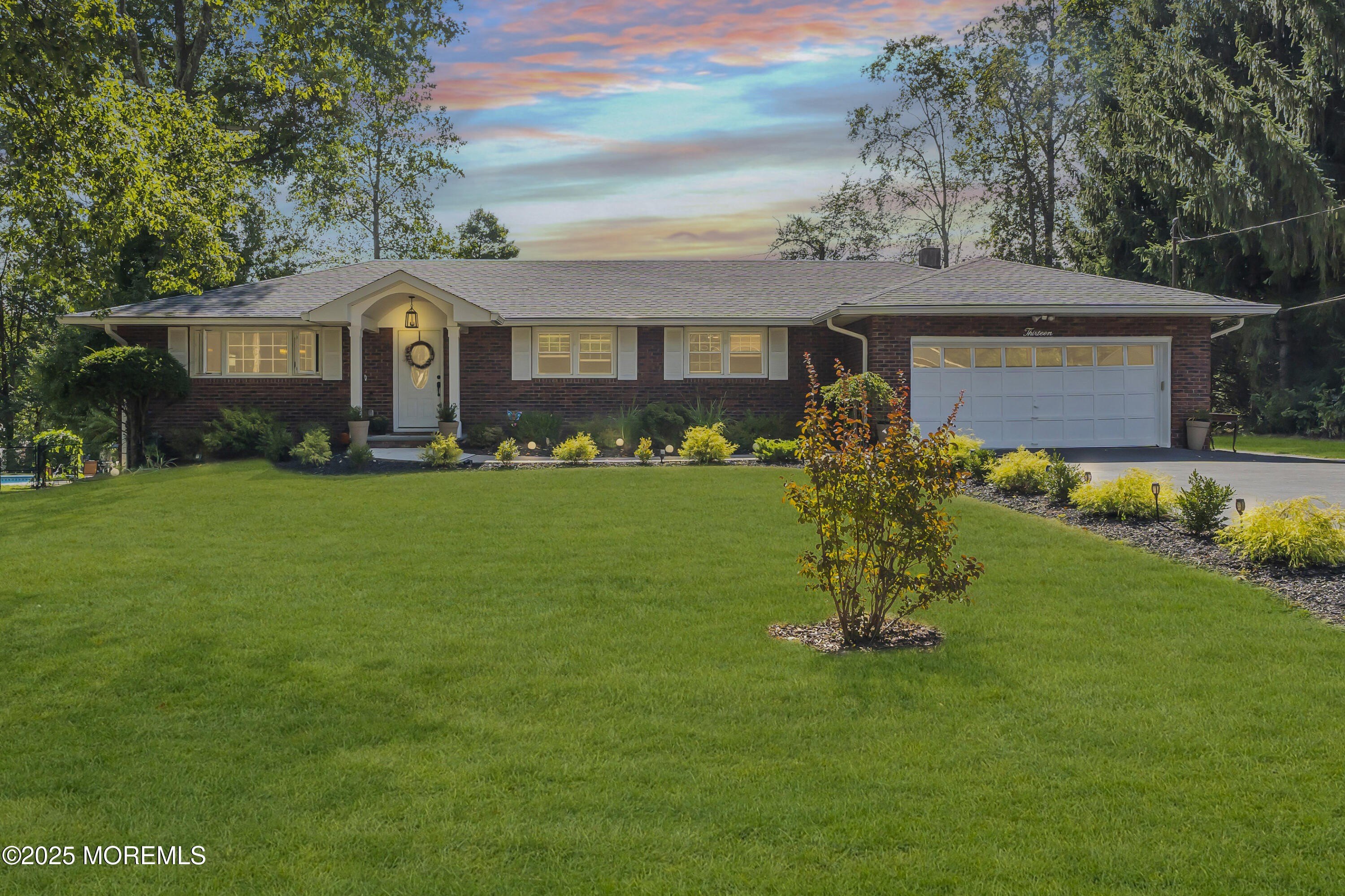 Currently Displayed Property Photo