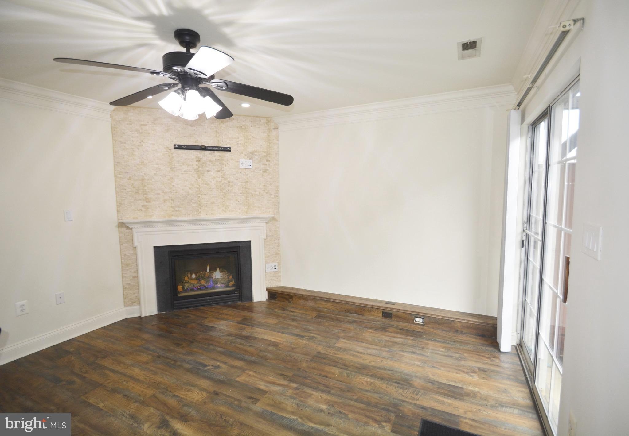 Currently Displayed Property Photo