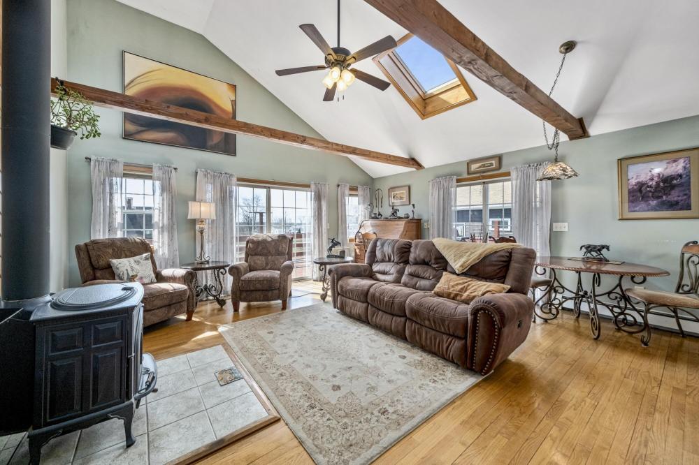 Currently Displayed Property Photo