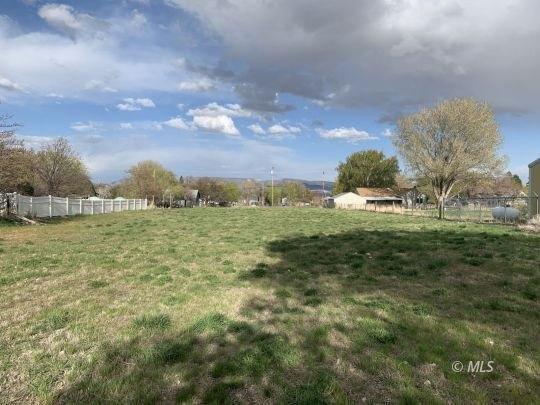 Currently Displayed Property Photo