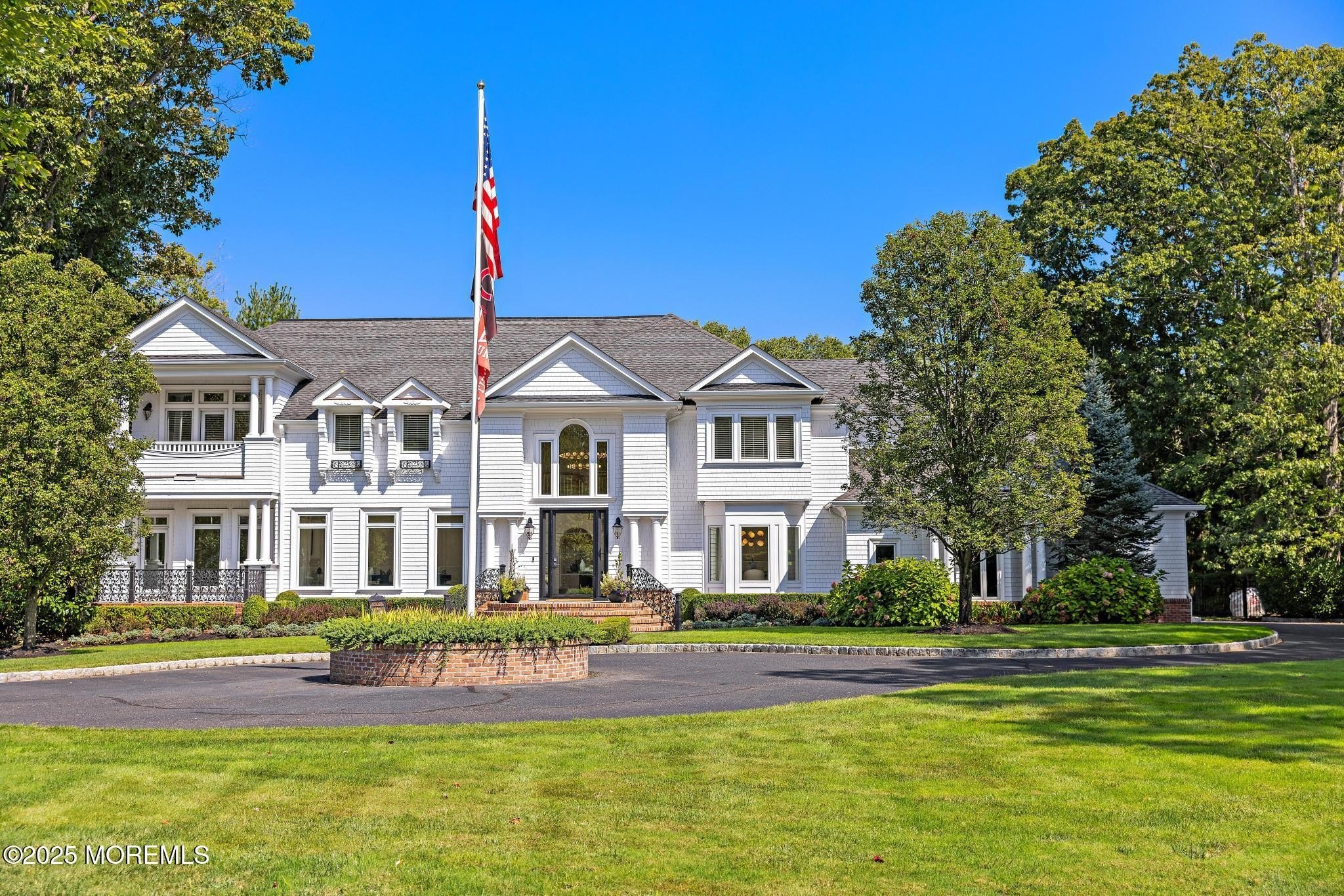 Currently Displayed Property Photo