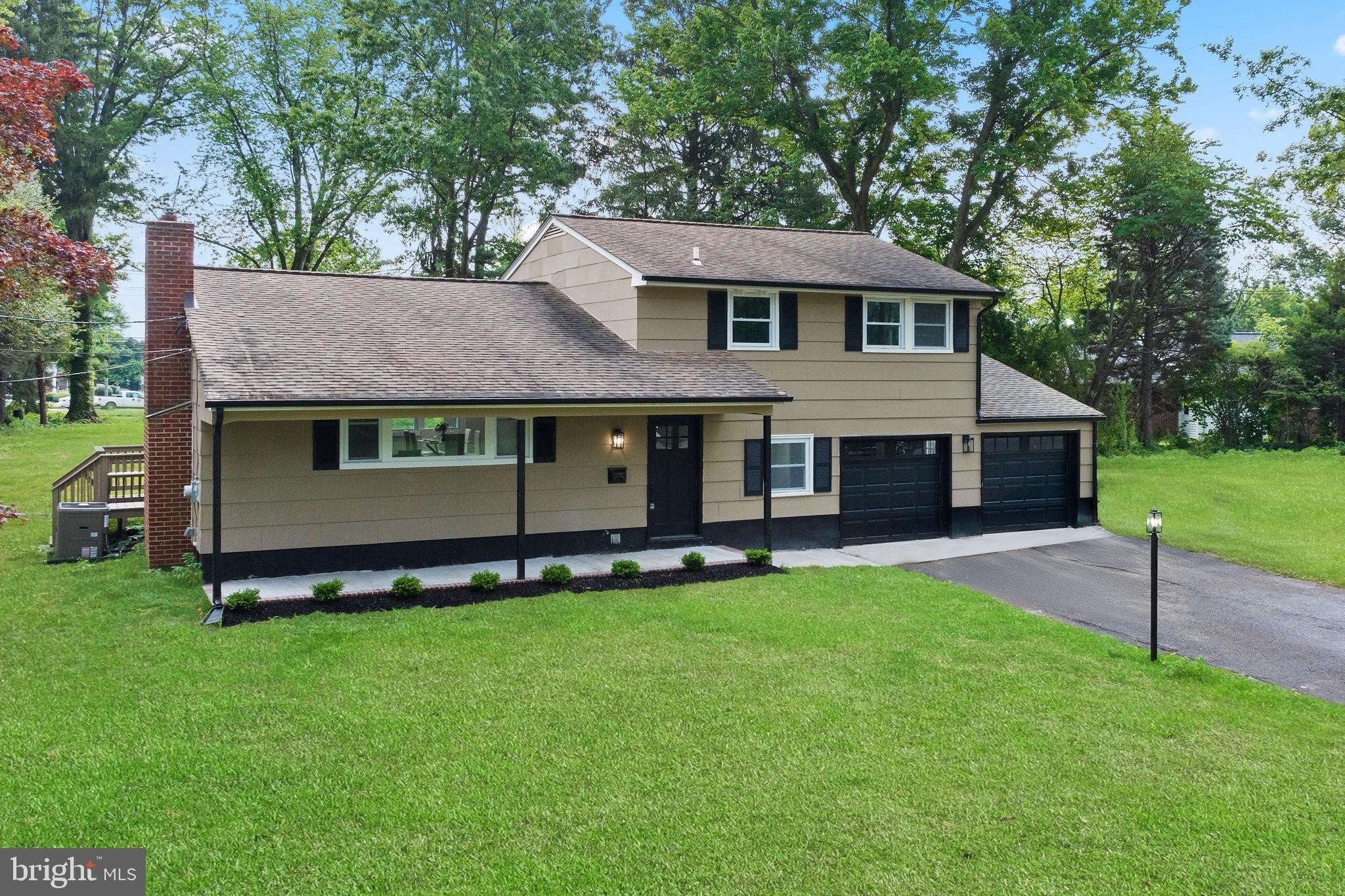 Currently Displayed Property Photo