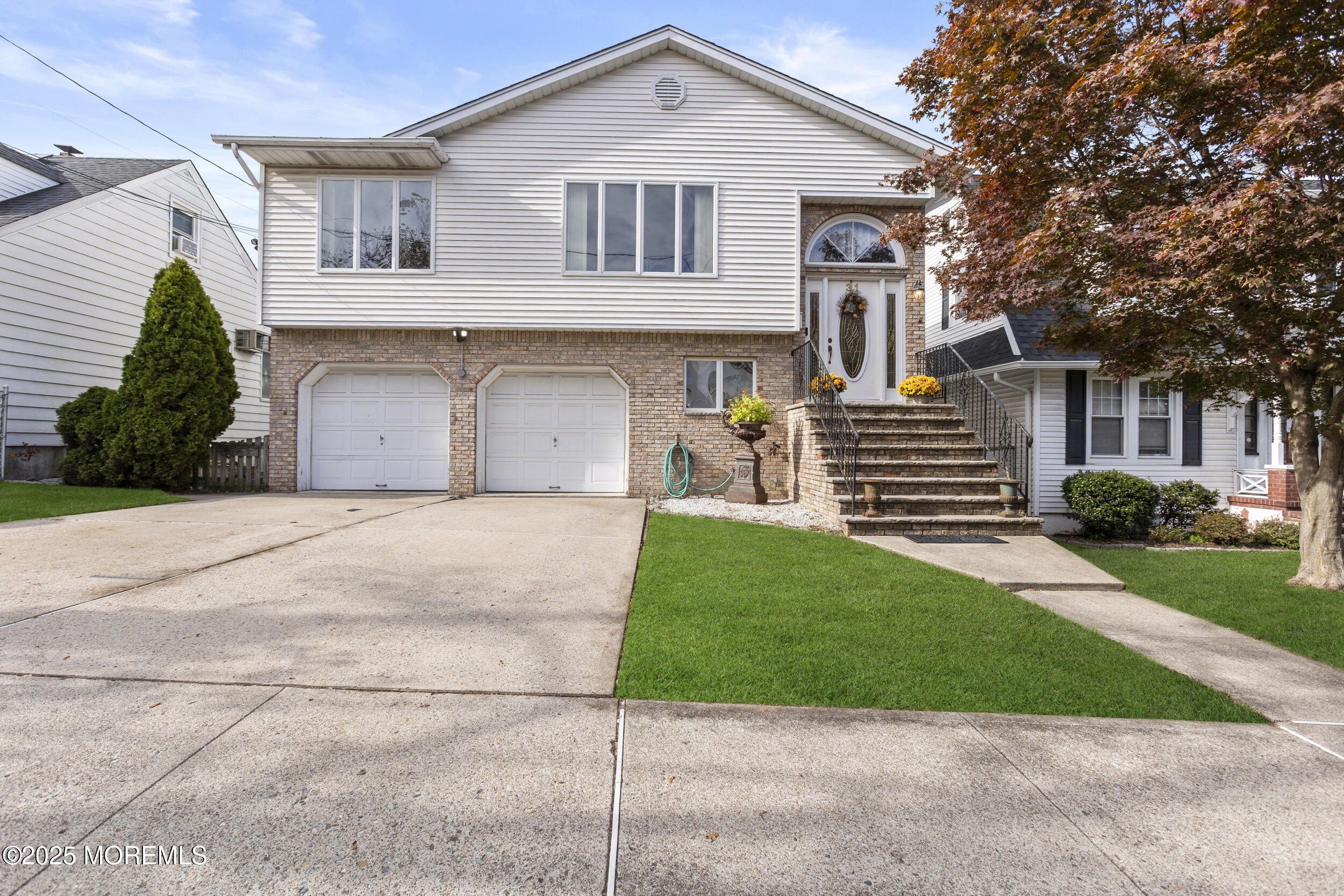 Currently Displayed Property Photo