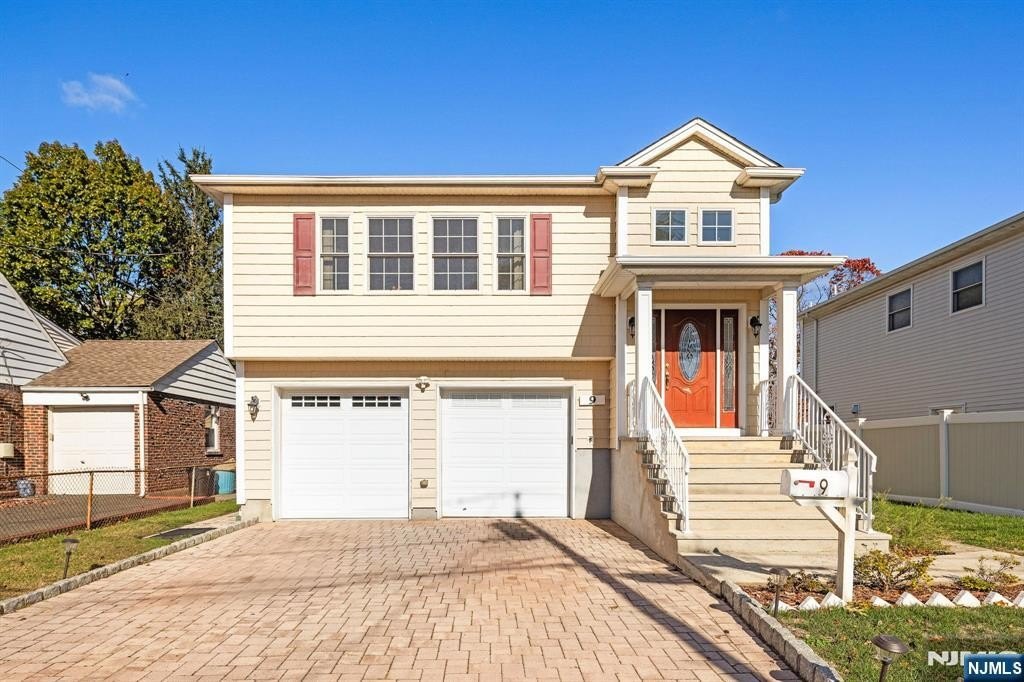 Currently Displayed Property Photo