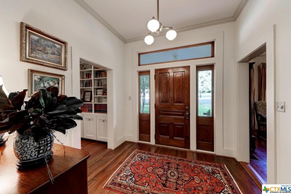 Currently Displayed Property Photo