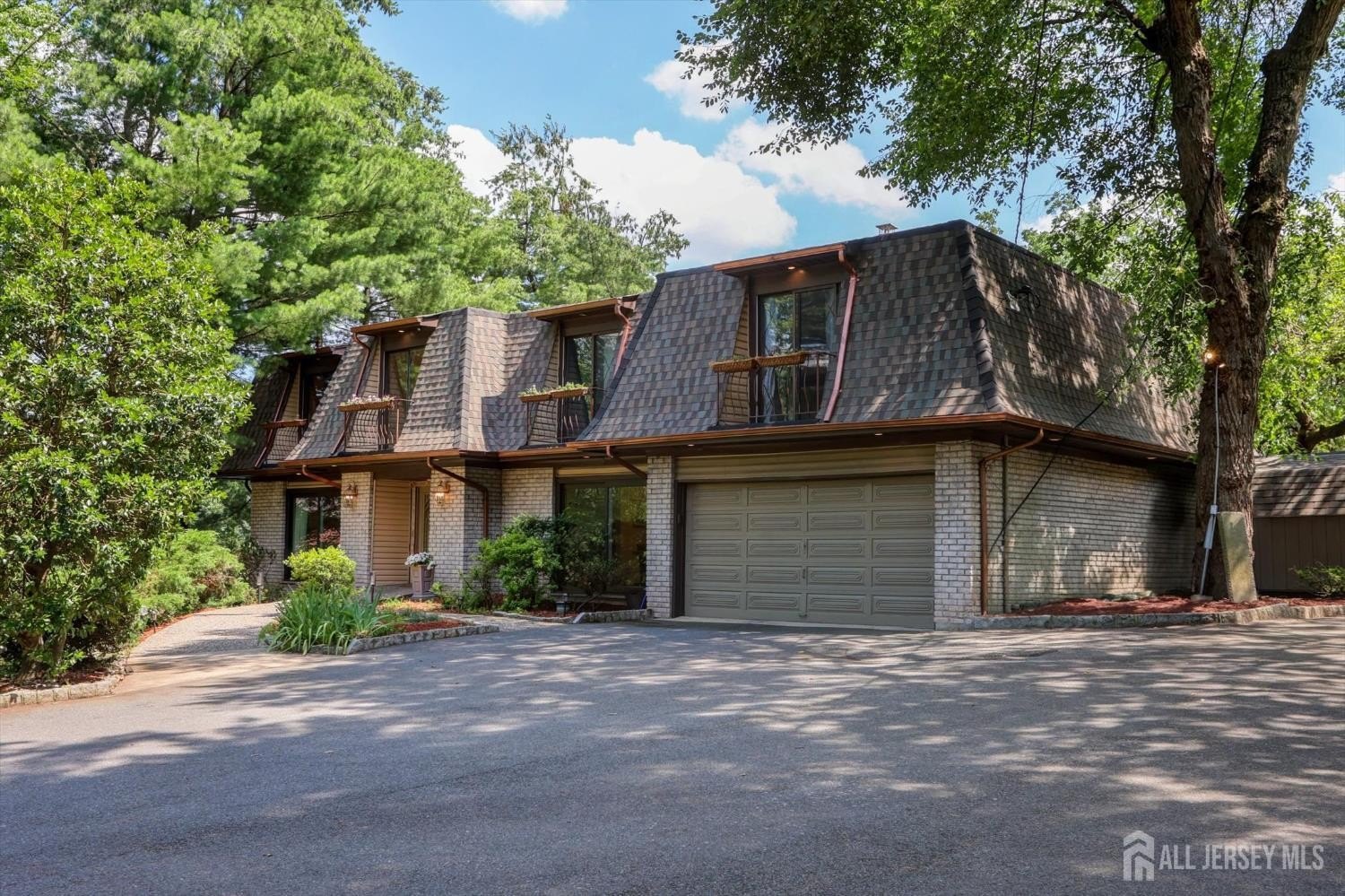 Currently Displayed Property Photo