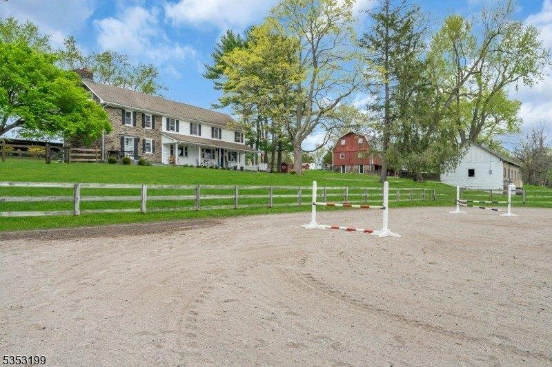 Currently Displayed Property Photo