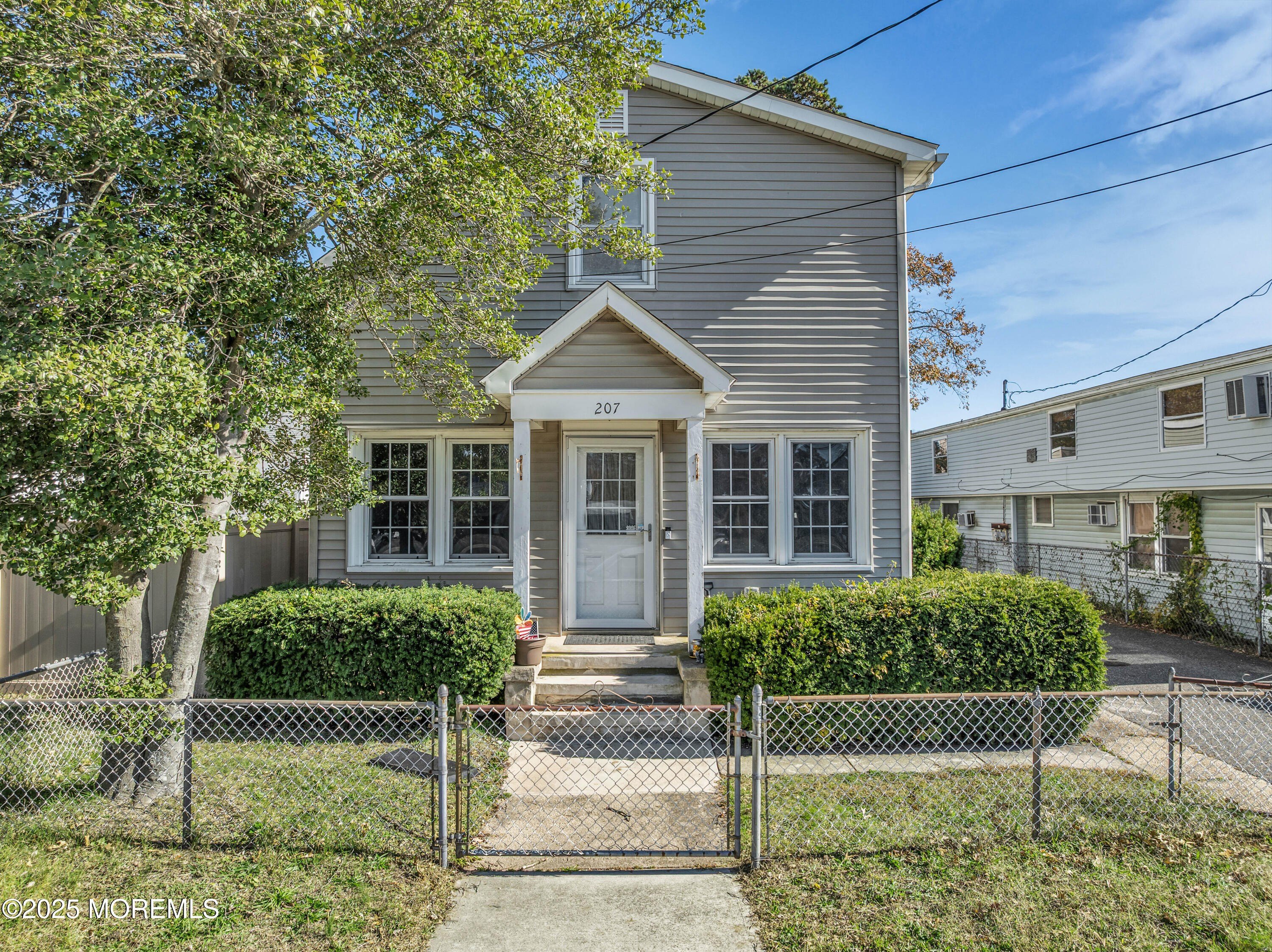 Currently Displayed Property Photo