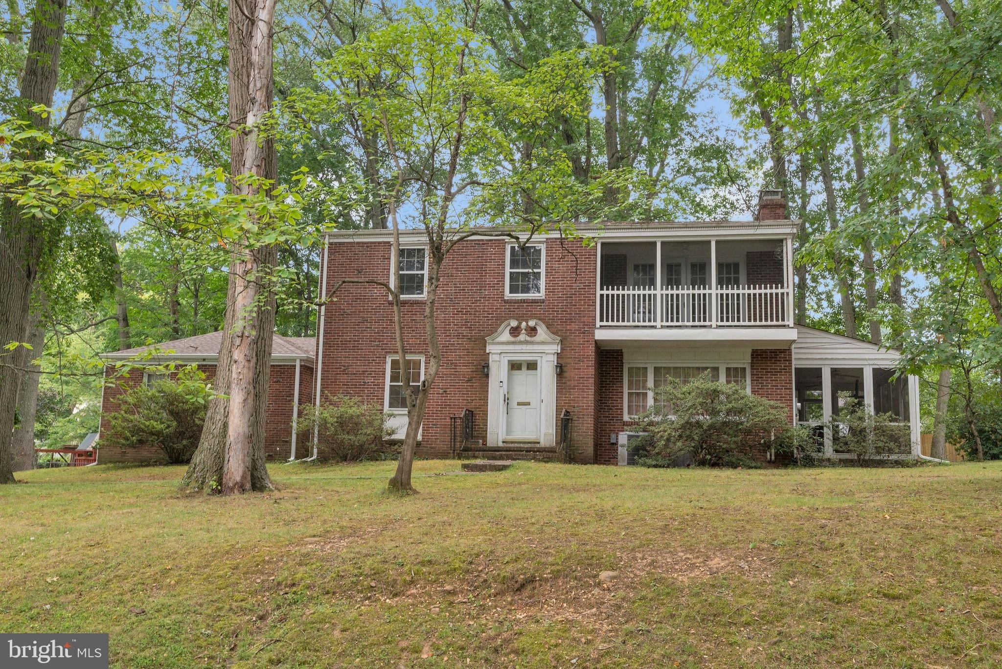 Currently Displayed Property Photo