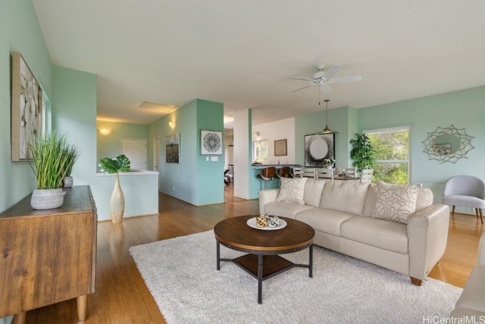 Currently Displayed Property Photo