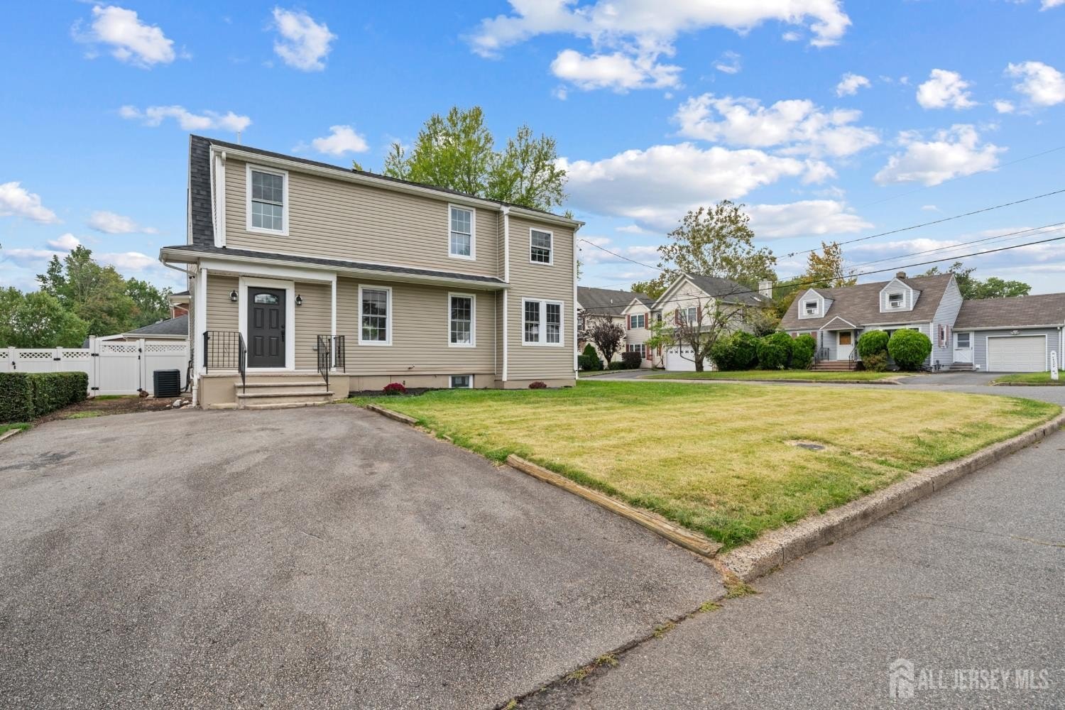 Currently Displayed Property Photo