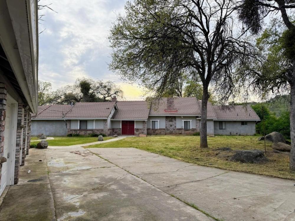 Currently Displayed Property Photo