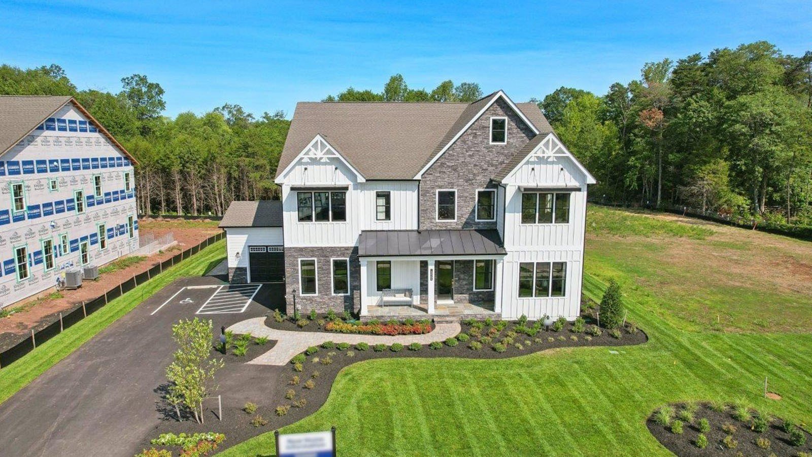 Currently Displayed Property Photo