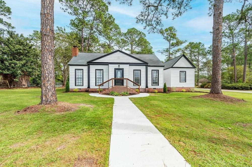 Currently Displayed Property Photo