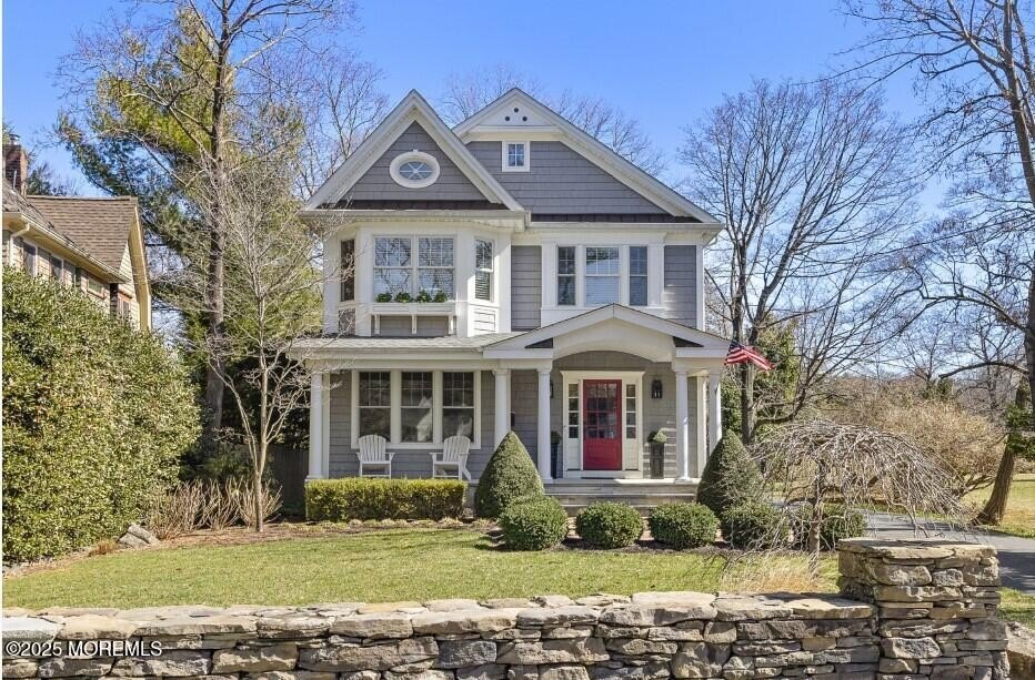 Currently Displayed Property Photo