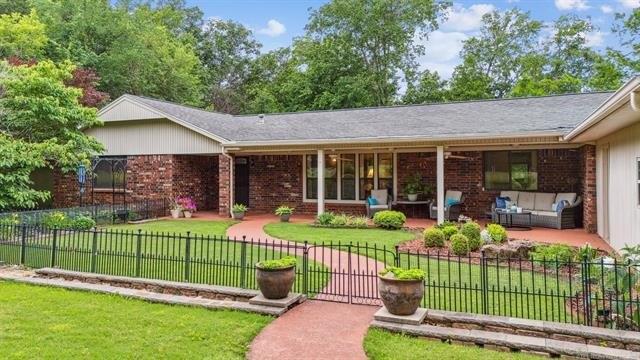 Currently Displayed Property Photo