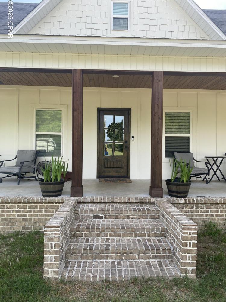 Currently Displayed Property Photo