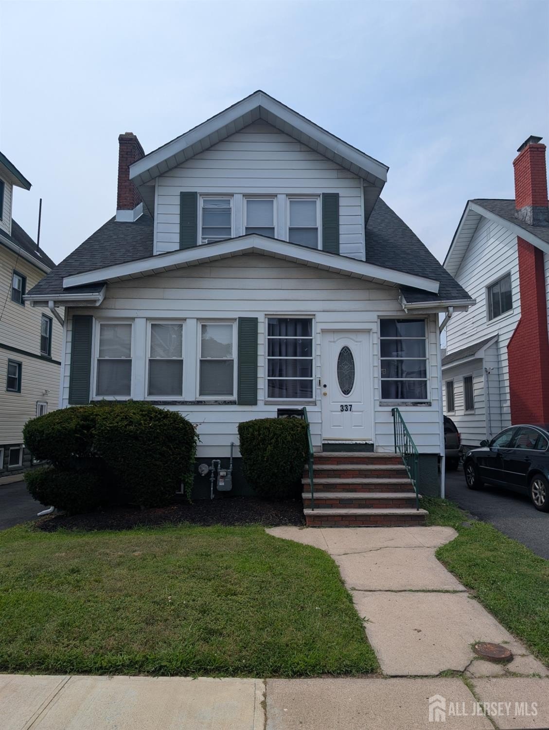 Currently Displayed Property Photo