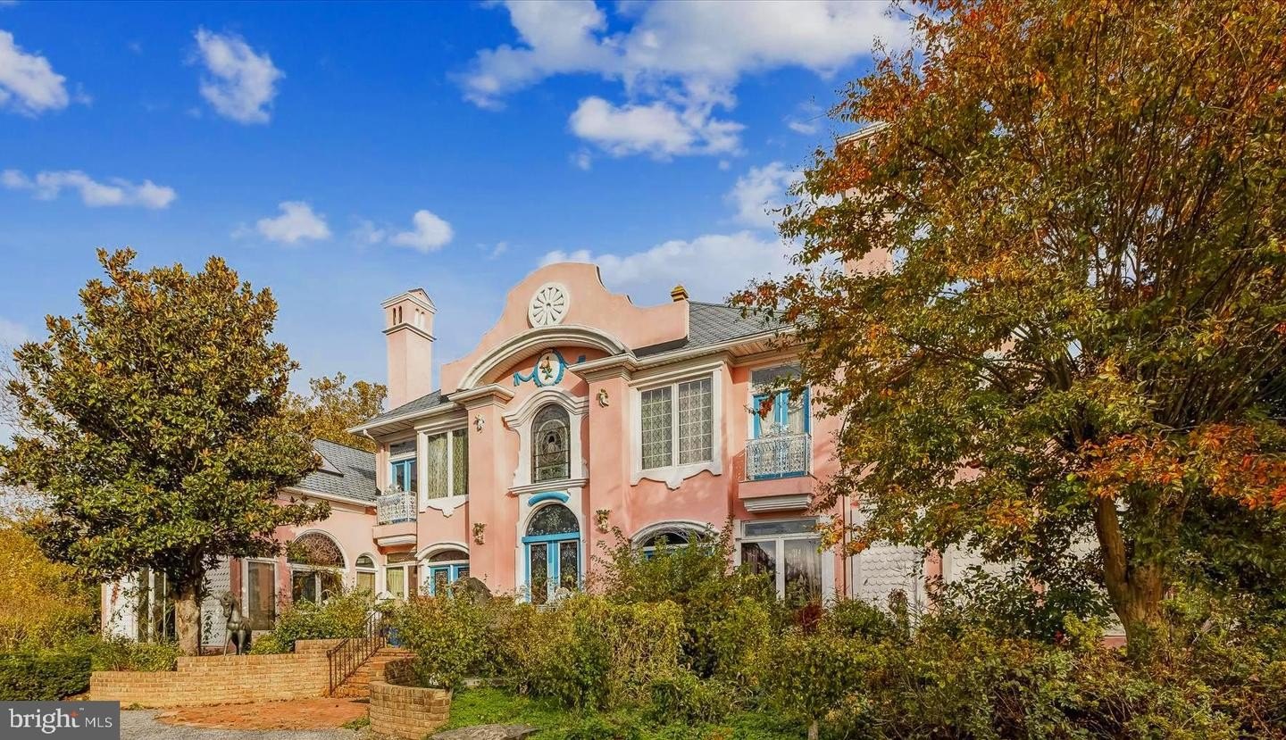 Currently Displayed Property Photo