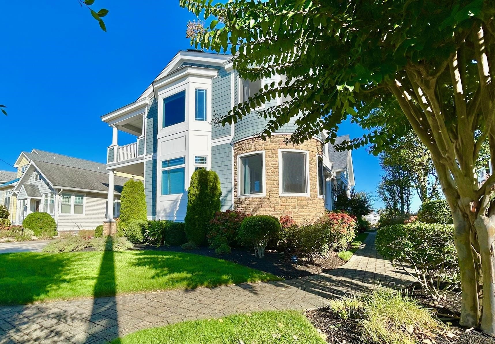 Currently Displayed Property Photo