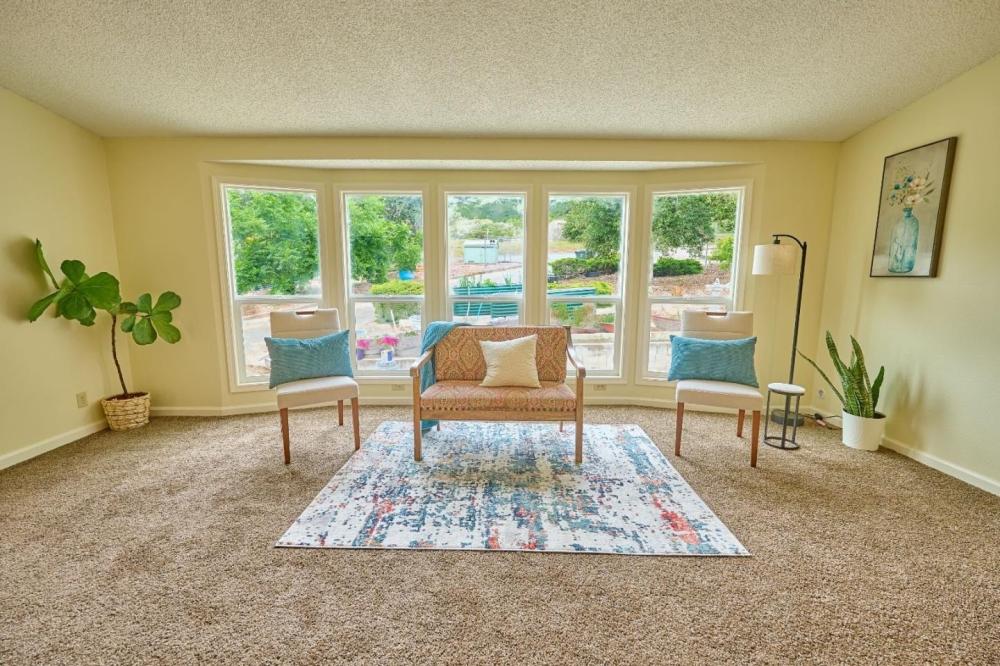 Currently Displayed Property Photo