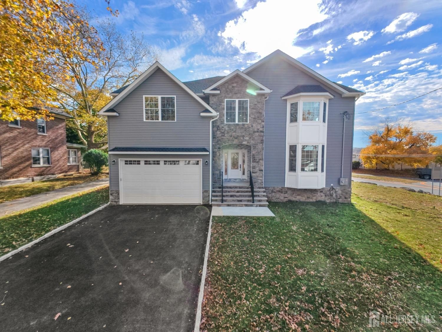 Currently Displayed Property Photo