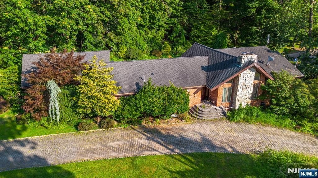 Currently Displayed Property Photo