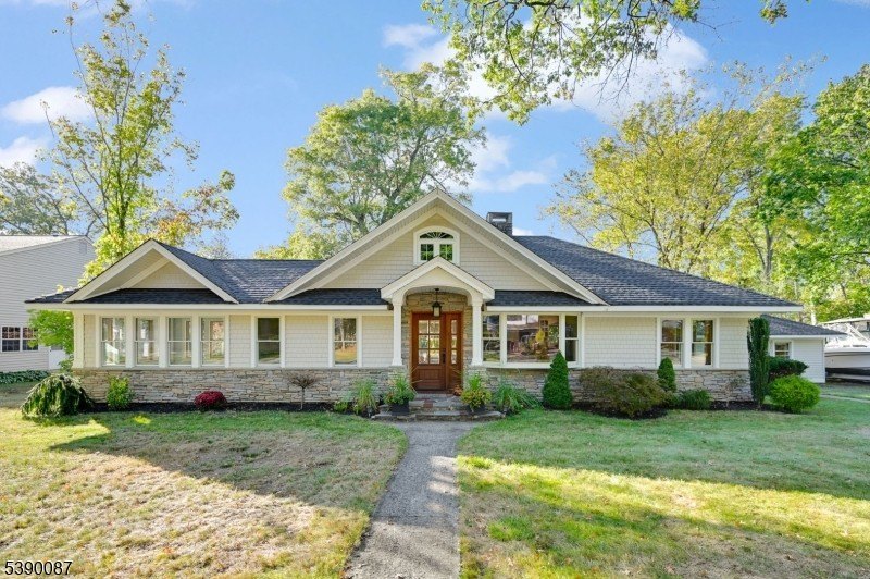 Currently Displayed Property Photo