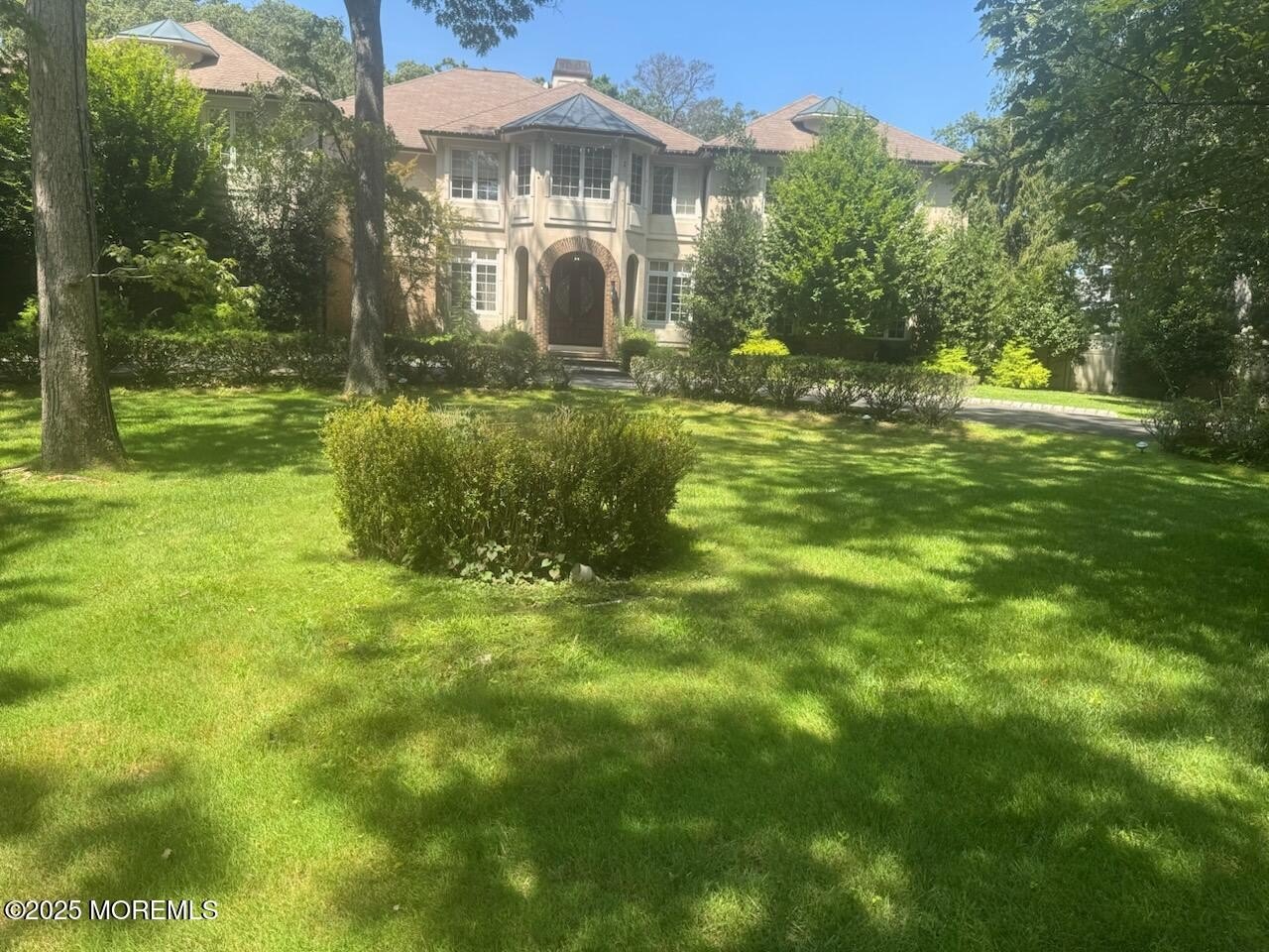 Currently Displayed Property Photo